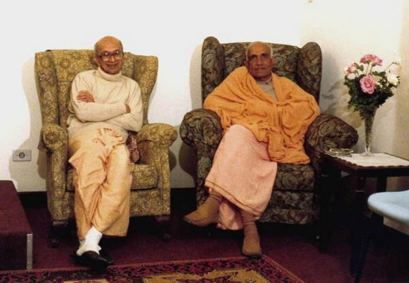 Swami Paratparananda (esq.) e Swami Ritajananda em São Paulo, 1983.